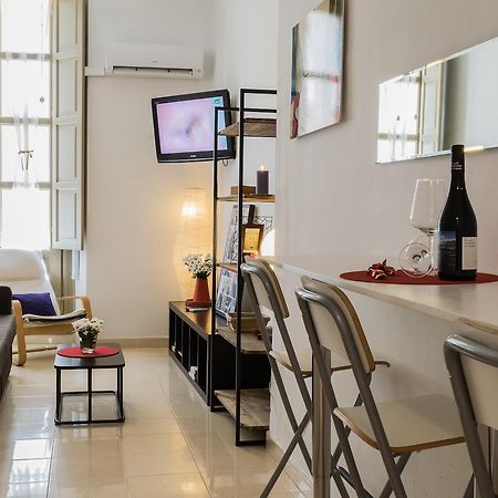 Malama Apartamentos Turisticos Малага Экстерьер фото