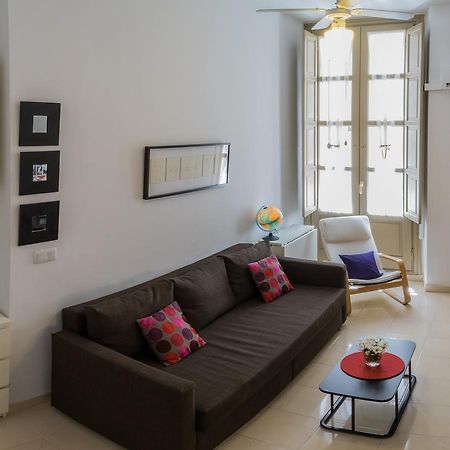 Malama Apartamentos Turisticos Малага Экстерьер фото