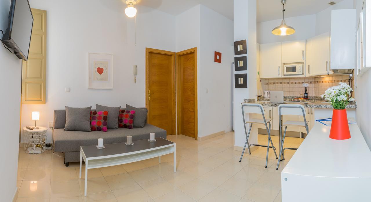 Malama Apartamentos Turisticos Малага Экстерьер фото
