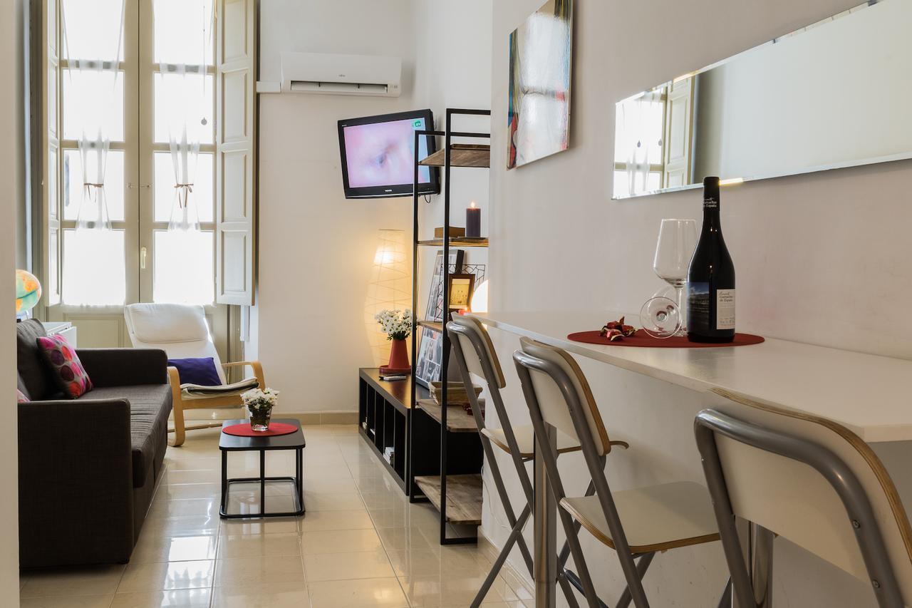 Malama Apartamentos Turisticos Малага Экстерьер фото