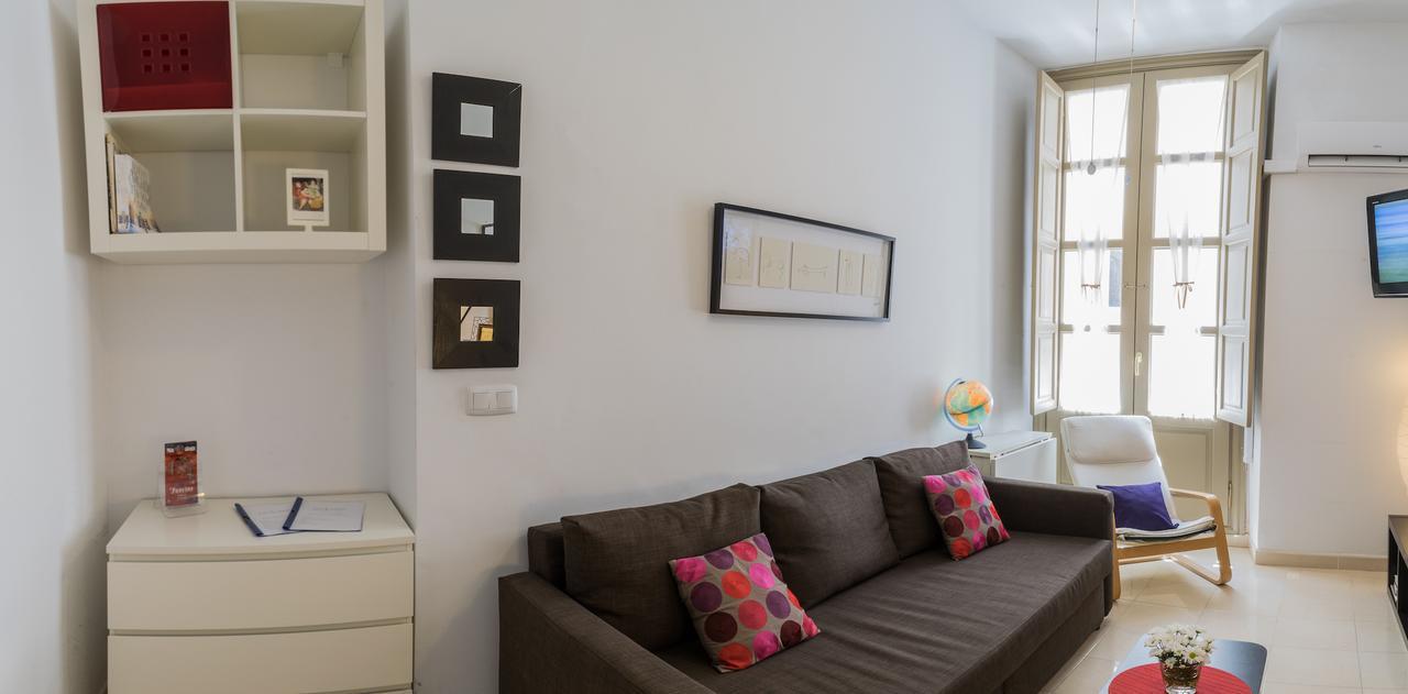 Malama Apartamentos Turisticos Малага Экстерьер фото