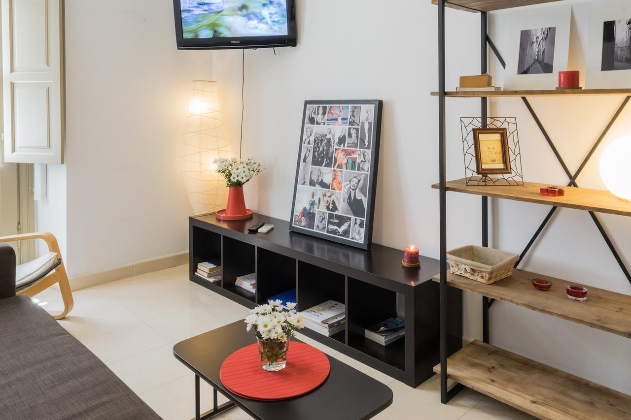 Malama Apartamentos Turisticos Малага Экстерьер фото